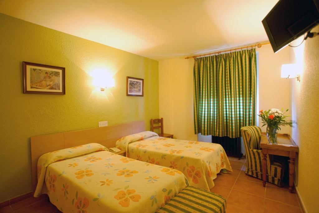Hotel La Paz Jaca Extérieur photo